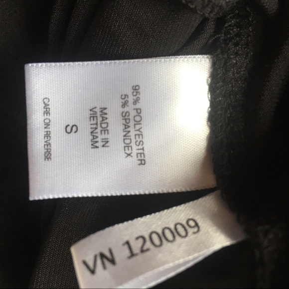 NEW York and Co stretch romper with pockets - Picture 7 of 8